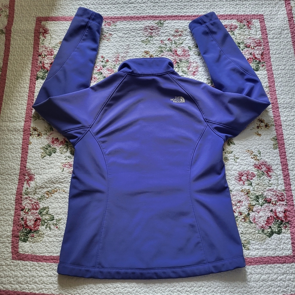 The North Face Women's Apex Jacket L/G in Indigo - Picture 9 of 11